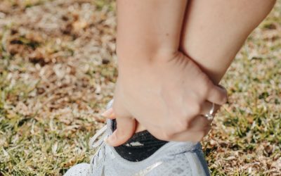 Dolor de talón en reposo: por qué empeora cuando paras y cómo tratarlo